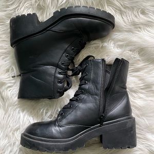 universal thread black boots